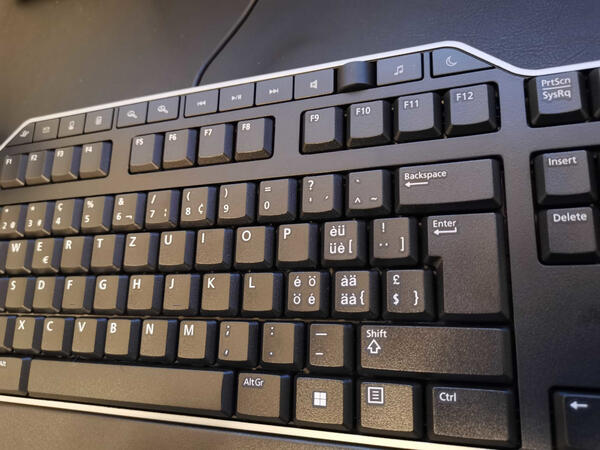 Keyboard with multimedia hot keys from DELL