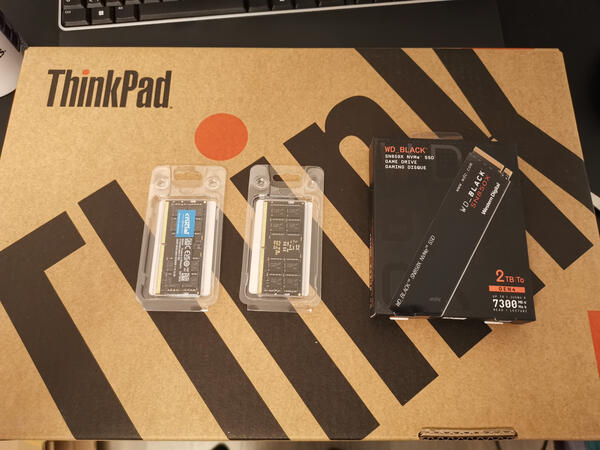 Lenovo ThinkPad T14 package with additional RAM and NVMe for hardware upgrade.