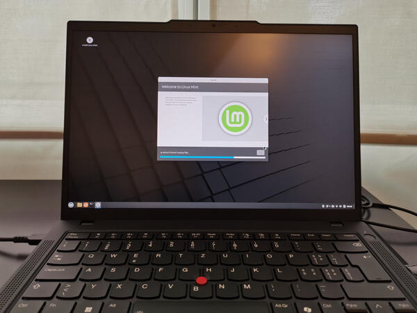 Linux Mint 22 running on Lenovo ThinkPad T14 Gen 5